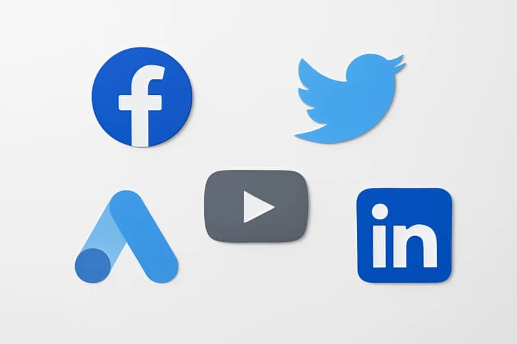 Um conjunto de ícones de plataformas de mídia social e publicidade em fundo branco.