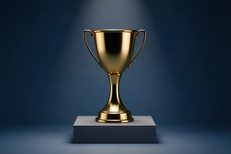 Um troféu dourado em um pódio, simbolizando reconhecimento e sucesso.